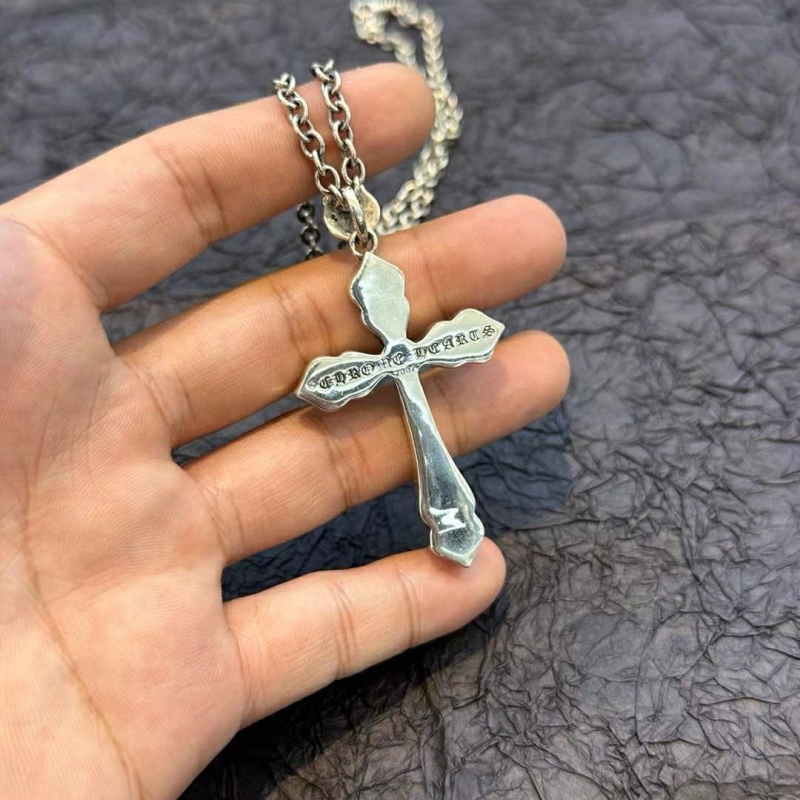 Ch*0me He**ts necklaces